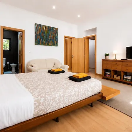 아파트 Spacious 3br Apartment, Metro At Door, Baixa 리스본
