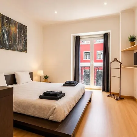 Spacious 3br Apartment, Metro At Door, Baixa Lisbon