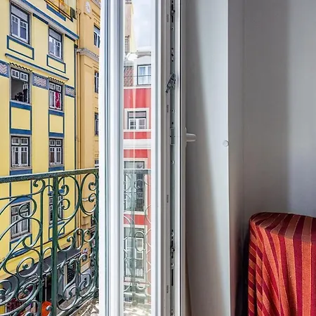 Spacious 3br Apartment, Metro At Door, Baixa 아파트 *