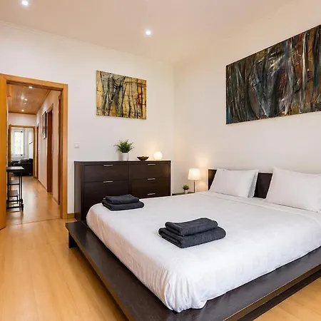 Spacious 3br Apartment, Metro At Door, Baixa 아파트