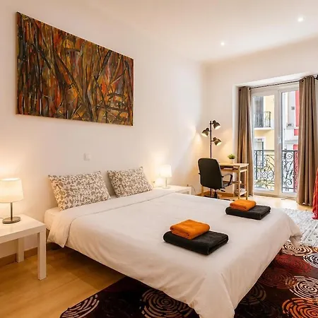 Apartment Spacious 3br Apartment, Metro At Door, Baixa *