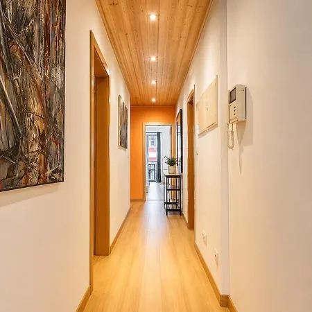 Spacious 3br Apartment, Metro At Door, Baixa 리스본
