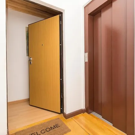 Apartment Spacious 3br Apartment, Metro At Door, Baixa